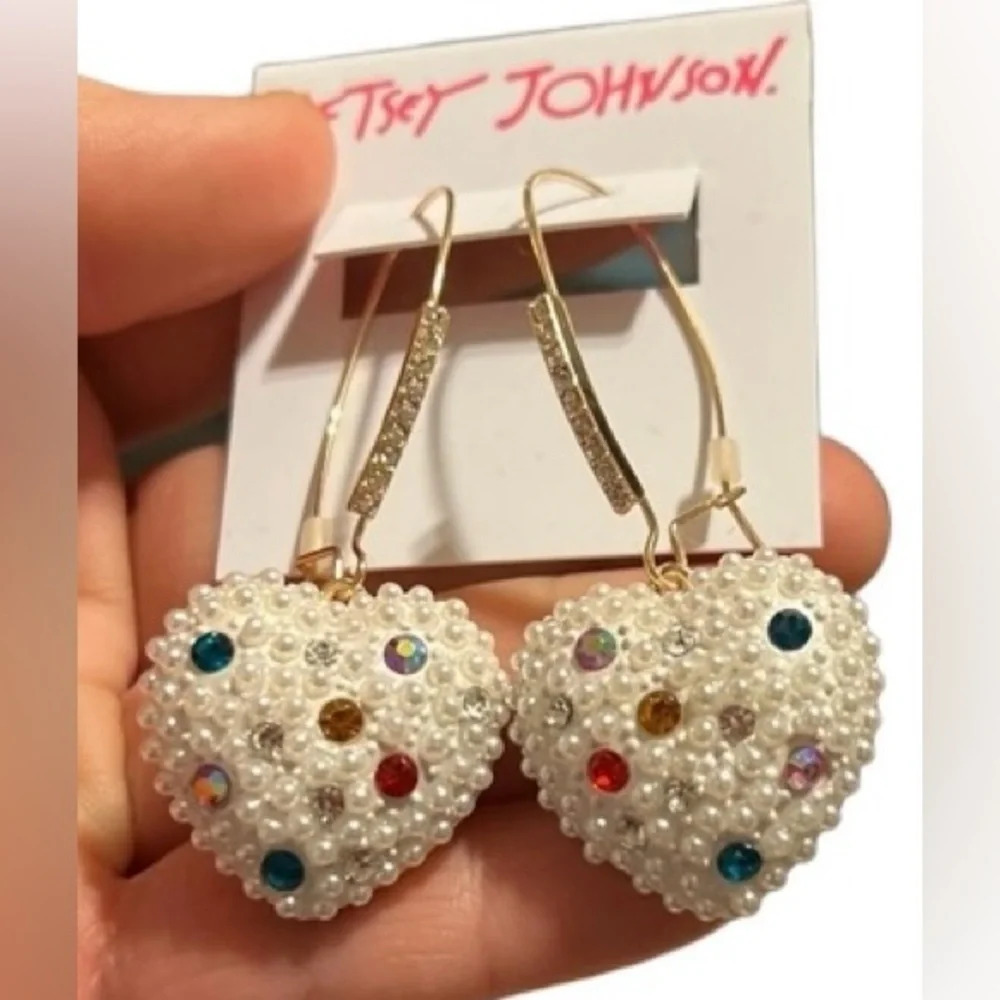 BETSEY JOHNSON Valentine White Beaded & Crystals Heart Dangle Earrings NEW NWT